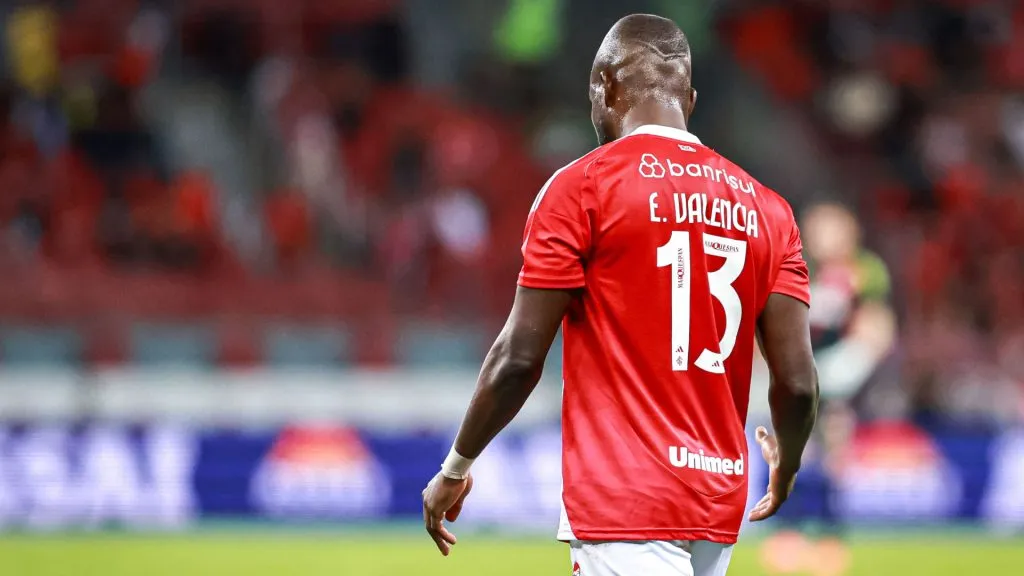 Lesionado desde o início do mês, Valencia segue se recuperando de lesão no Inter – Foto: Maxi Franzoi/AGIF