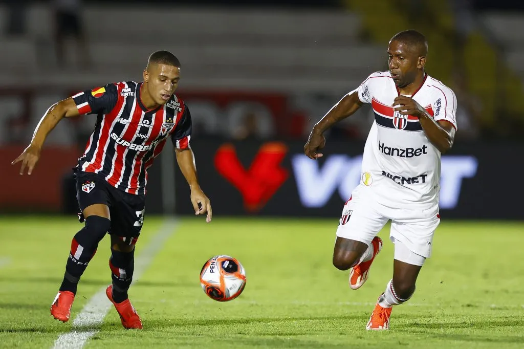 Henrique jogador do Sao Paulo durante partida contra o Botafogo-SP no estadio Santa Cruz pelo campeonato Paulista 2025. Foto: Thiago Calil/AGIF