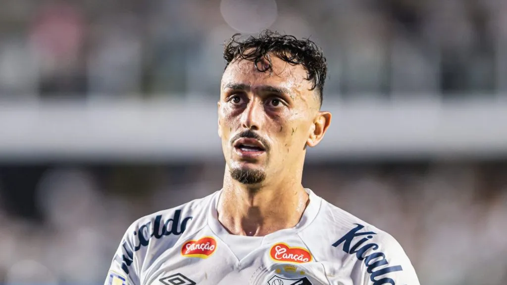 Foto: Abner Dourado/AGIF – Diego Pituca durante partida do Alvinegro Praiano.