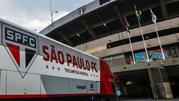 Ônibus do SPFC no Morumbis