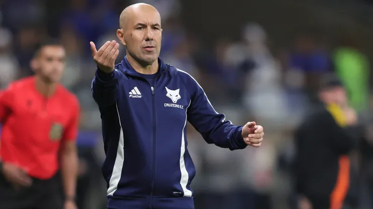 Leonardo Jardim vem fazendo o Cruzeiro crescer de produção. Foto: Gilson Lobo/AGIF.
