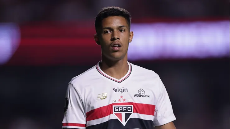 Ryan Francisco, atacante do São Paulo durante partida contra o Talleres no estádio Morumbi pela Copa Libertadores 2025