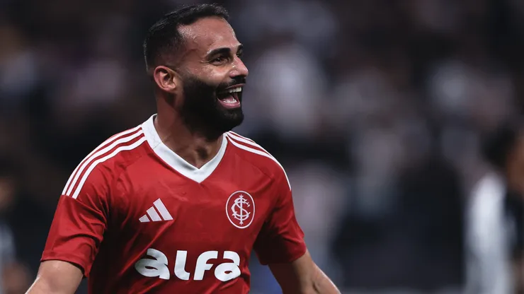 Thiago Maia jogador do Internacional comemora seu gol durante partida contra o Corinthians - Foto: Ettore Chiereguini/AGIF