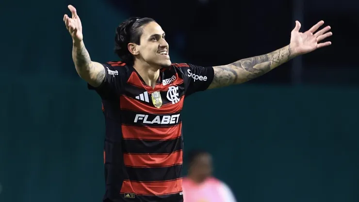 Pedro jogador do Flamengo comemora o gol de Ayrton Lucas durante partida contra o Palmeiras - Foto: Marcello Zambrana/AGIF