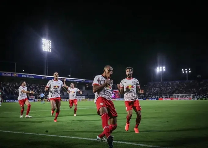 Jhon Jhon comemora golaço sobre o Juventude Cícero de Souza Marques, em Bragança Paulista (SP). Foto: Ari Ferreira/Red Bull Bragantino
