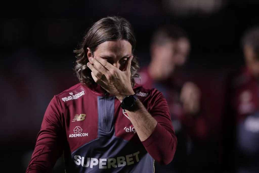 Luis Zubeldia técnico do São Paulo durante partida contra o Talleres – Foto: Ettore Chiereguini/AGIF