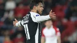 Ángel Romero bobeou e deixou Watson livre para fazer gol do Huracán que eliminou Timão da Sula