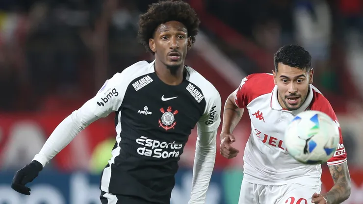 Corinthians perde para o Huracán na Argentina e está eliminado da Copa Sul-Americana.