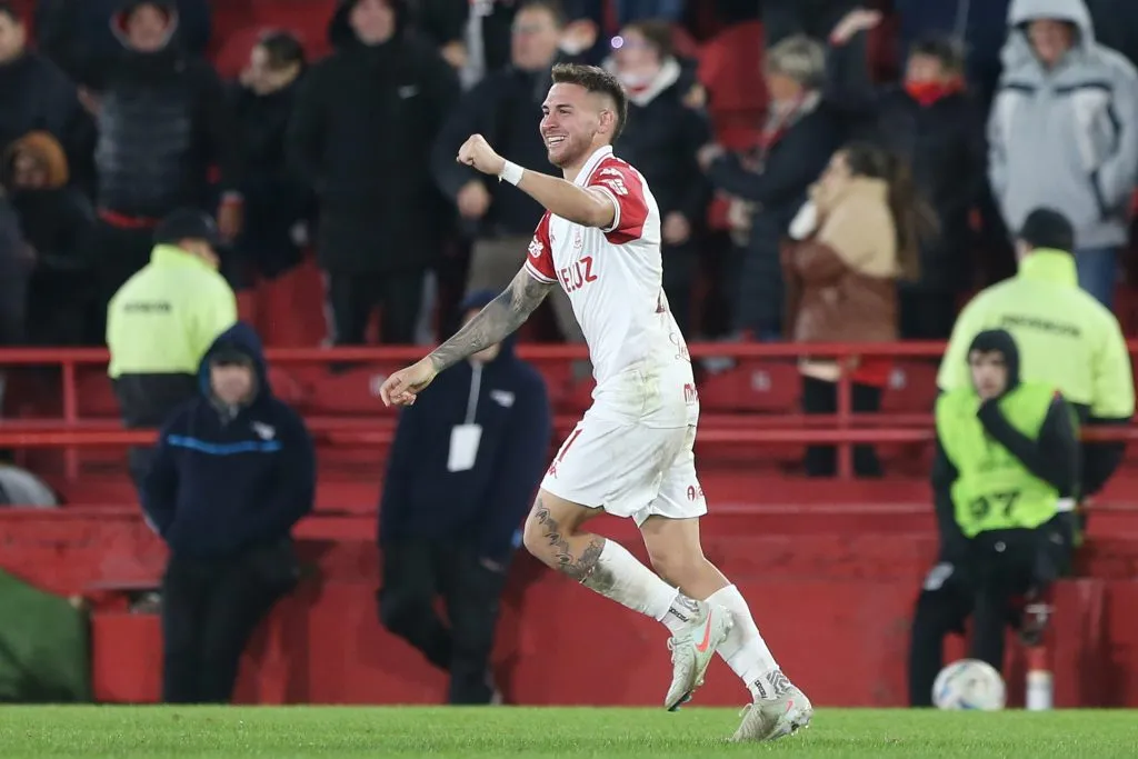 Franco Watson comemora gol do Huracán no começo do segundo tempo. Foto: Daniel Jayo/Getty Images.