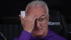 Dorival Jr escala "força máxima", mas Corinthians perde para Huracán e é eliminado da Sul-Americana.