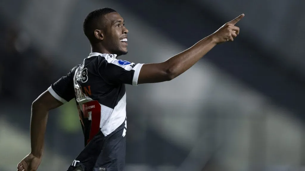 RJ – RIO DE JANEIRO – 27/05/2025 – COPA SUL-AMERICANA 2025, VASCO X MELGAR – Rayan jogador do Vasco comemora seu gol durante partida contra o Melgar no estadio Sao Januario pelo campeonato Copa Sul-americana 2025. Foto: Jorge Rodrigues/AGIF