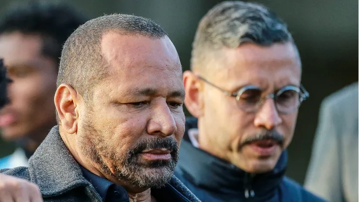 RS - ELDORADO DO SUL - 16/07/2024 - FUTEBOL, GABRIEL MEC - Pai de Neymar Jr. e visto, durante partida entre Gremio x Cruzeiro pelo campeonato Brasileiro Sub-20, no Ct Presidente Helio dourado. O empresario estaria acompanhando o jogador Gabriel Mec. Existem rumores de um suposto negocio com o Chelsea intermediado pelo pai do atacante Neymar Jr.