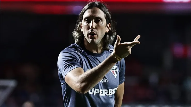 Zubeldía saiu há 2 meses do São Paulo.