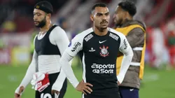 Elenco do Coringão lamentando o revés