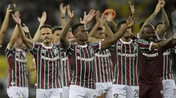 Jogadores do Fluminense aplaudindo os torcedores no Maracanã - Foto: Alexandre Loureiro/AGIF