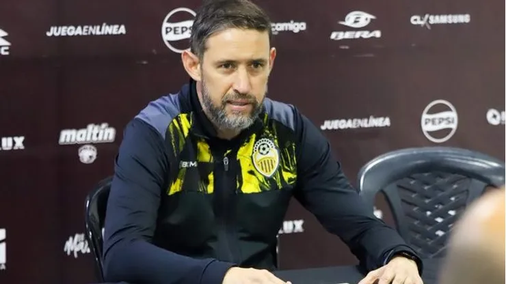Edgar Pérez Greco durante entrevista. Foto: Reprodução/X oficial Deportivo Táchira