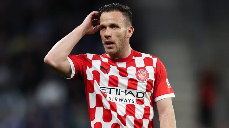 Arthur não conseguiu brilhar com a camisa do Girona (Photo by Judit Cartiel/Getty Images)
