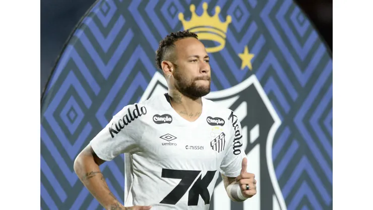 Neymar tem permanência incerta no Santos.