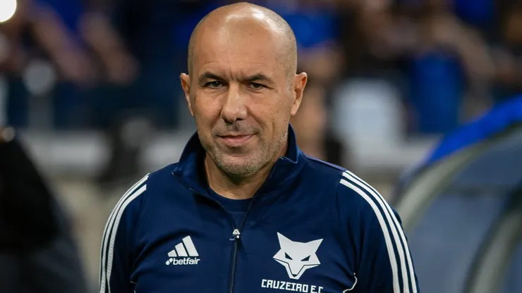 Leonardo Jardim técnico do Cruzeiro durante partida contra o Atlético-MG - Foto: Fernando Moreno/AGIF