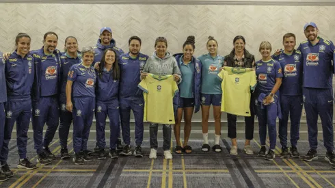 Sissi e Márcia Taffarel visitam a Seleção. Foto: Rafael Ribeiro/CBF