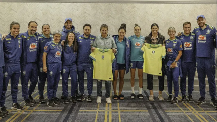 Sissi e Márcia Taffarel visitam a Seleção. Foto: Rafael Ribeiro/CBF