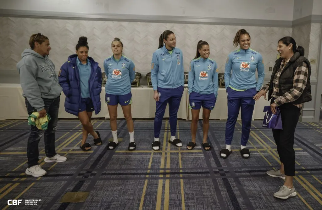Sissi e Márcia Taffarel visitam a Seleção. Foto: Rafael Ribeiro/CBF