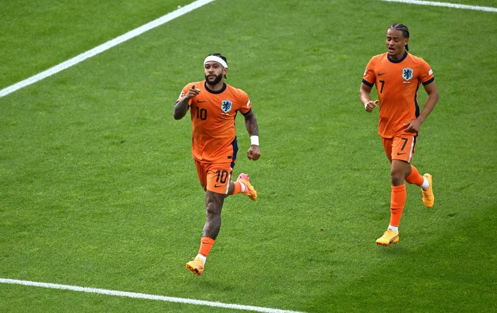 Memphis Depay e Xavi Simons atuando pela Seleção Holandesa em junho de 2024 – (Photo by Dan Mullan/Getty Images)