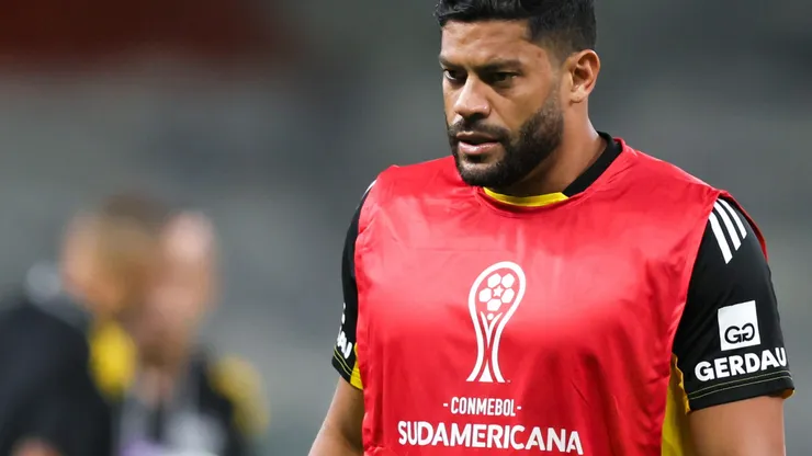Hulk jogador do Atlético durante aquecimento - Foto: Gilson Lobo/AGIF