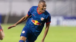 Jhon Jhon marcou um belo gol na vitória diante do Juventude