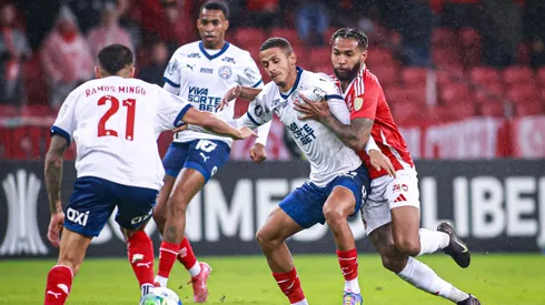 Internacional x Bahia se enfrentando pela Copa Libertadores 2025. Foto: Maxi Franzoi/AGIF