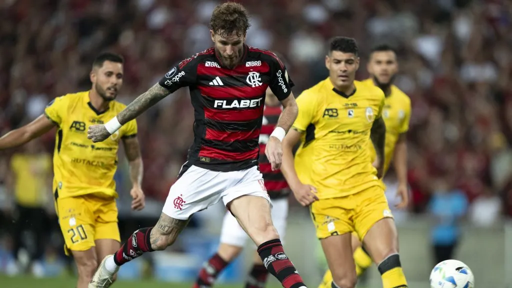 Léo Pereira marca no segundo tempo e Flamengo vence Táchira e se classifica no sufoco da Libertadores.