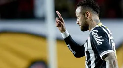 Neymar, jogador do Santos, durante partida contra o Vitoria no estadio Barradao pelo campeonato Brasileiro A 2025. Foto: Jhony Pinho/AGIF