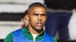 Douglas Costa está sem clube.