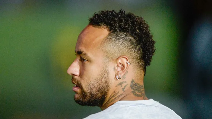 BA - SALVADOR - 25/05/2025 - BRASILEIRO A 2025, VITORIA X SANTOS - Neymar jogador do Santos durante aquecimento antes da partida contra o Vitoria no estadio Barradao pelo campeonato Brasileiro A 2025.