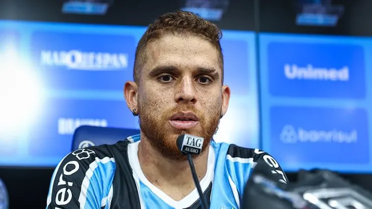 Cuéllar é outro que não fez 7 jogos no Brasileirão Betano e pode negociar com Santos. Foto: Lucas Uebel/Grêmo