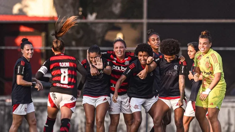 Jogadoras do Flamengo na vitória sobre o Internacional pelo Brasileirão Feminino