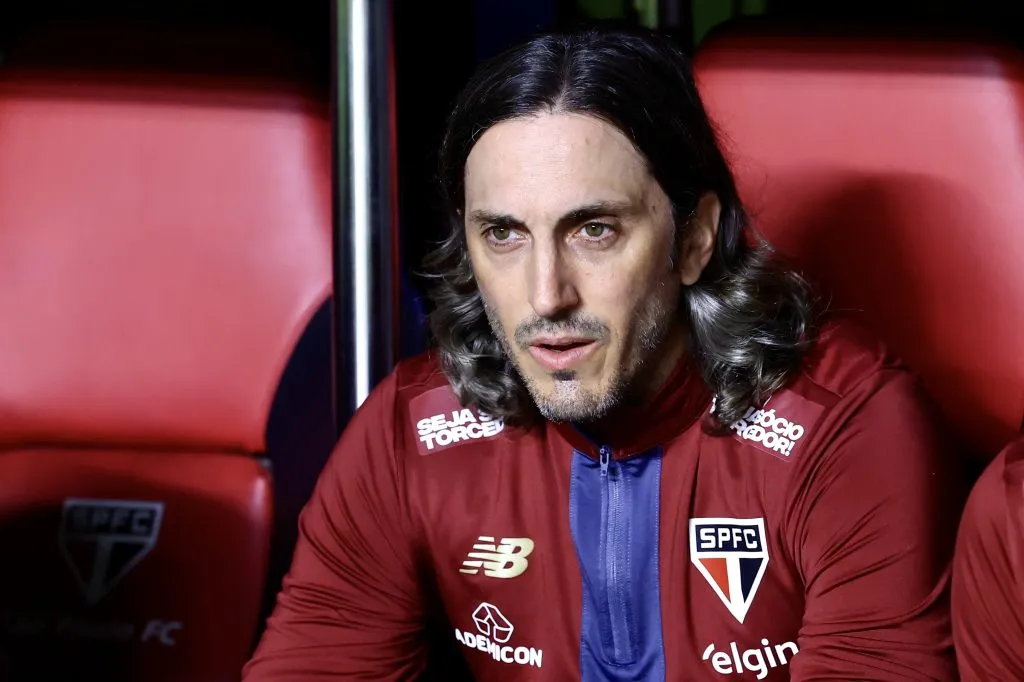 SP – SAO PAULO – 27/05/2025 – COPA LIBERTADORES 2025, SAO PAULO X TALLERES – Luis Zubeldia tecnico do Sao Paulo durante partida contra o Talleres no estadio Morumbi pelo campeonato Copa Libertadores 2025. Foto: Marcello Zambrana/AGIF