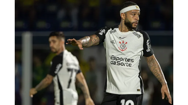 SP - MIRASSOL - 10/05/2025 - BRASILEIRO A 2025, MIRASSOL X CORINTHIANS - MEMPHIS DEPAY jogador do Corinthians lamenta durante partida contra o Mirassol no estadio Jose Maria de Campos Maia pelo campeonato Brasileiro A 2025. Foto: Joisel Amaral/AGIF