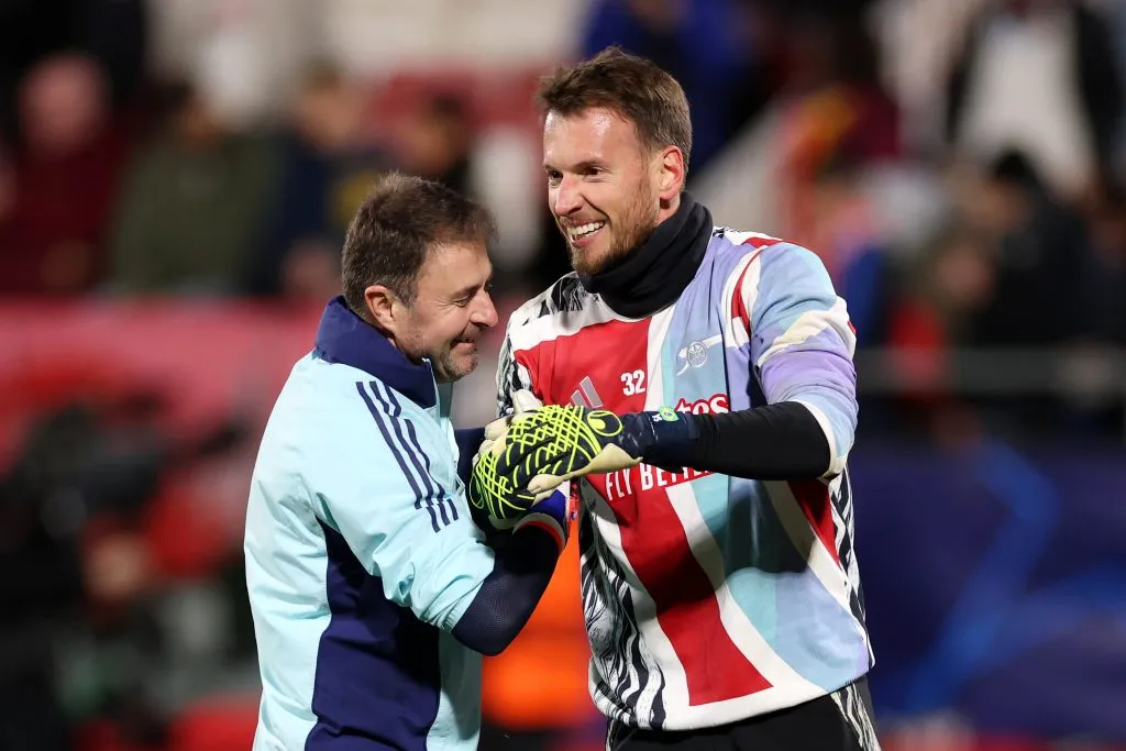GIRONA, SPAIN – JANUARY 29: Inaki Cana Pavon, Goalkeeping Coach at Arsenal, and Neto of Arsenal interact during the warm up prior to the UEFA Champions League 2024/25 League Phase MD8 match between Girona FC and Arsenal FC at Montilivi Stadium on January 29, 2025 in Girona, Spain. (Photo by Ryan Pierse/Getty Images)