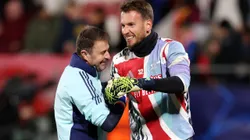GIRONA, SPAIN - JANUARY 29: Inaki Cana Pavon, Goalkeeping Coach at Arsenal, and Neto of Arsenal interact during the warm up prior to the UEFA Champions League 2024/25 League Phase MD8 match between Girona FC and Arsenal FC at Montilivi Stadium on January 29, 2025 in Girona, Spain. (Photo by Ryan Pierse/Getty Images)