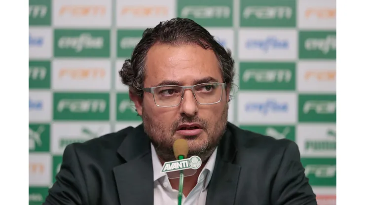 Alexandre Mattos vem conversando com Santos e pode sair do Cruzeiro