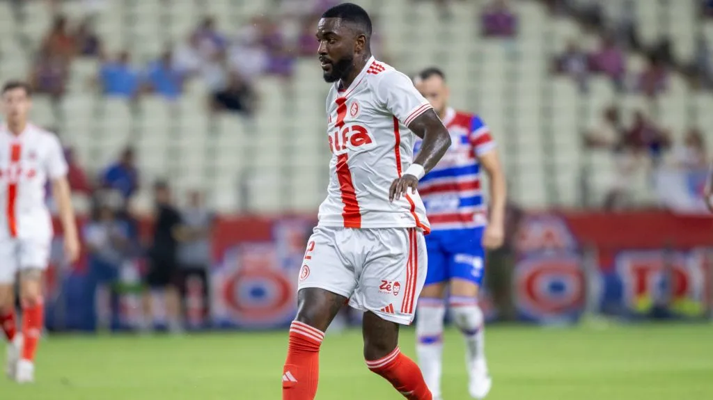 Ramon jogador do Internacional durante partida contra o Fortaleza no estádio Arena Castelão pelo campeonato Brasileiro A 2025. Foto: Baggio Rodrigues/AGIF