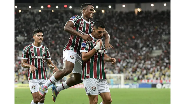 RJ - RIO DE JANEIRO - 29/05/2025 - COPA SUL-AMERICANA 2025, FLUMINENSE X ONCE CALDAS - Serna jogador do Fluminense comemora seu gol com Arias jogador da sua equipe durante partida contra o Once Caldas no estadio Maracana pelo campeonato Copa Sul-americana 2025. Foto: Thiago Ribeiro/AGIF