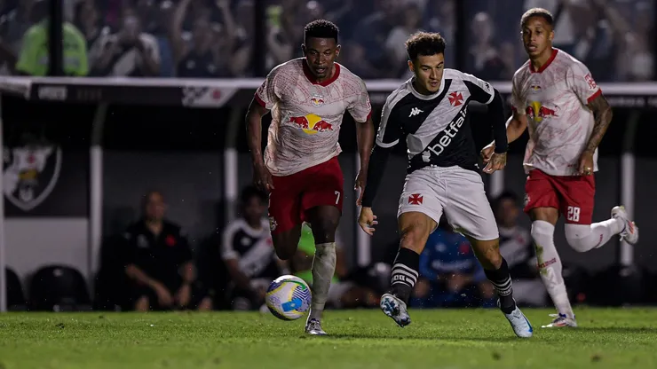 RJ - RIO DE JANEIRO - 03/08/2024 - BRASILEIRO A 2024, VASCO X BRAGANTINO - Philippe Coutinho jogador do Vasco durante partida contra o Bragantino no estadio Sao Januario pelo campeonato Brasileiro A 2024. Foto: Thiago Ribeiro/AGIF