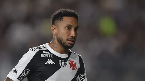 RJ - RIO DE JANEIRO - 12/04/2025 - BRASILEIRO A 2025, VASCO X SPORT - Jair jogador do Vasco durante partida contra o Sport no estadio Sao Januario pelo campeonato Brasileiro A 2025.