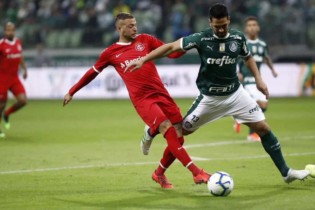 SP – Sao Paulo – 10/07/2019 – Copa do Brasil 2019, Palmeiras x Internacional – jogador Luan do Palmeiras disputa lance com jogador Nico Lopez do Internacional durante partida no estadio Arena Allianz Parque pelo campeonato Copa do Brasil 2019 Foto: Daniel Vorley/AGIF