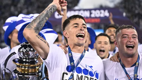 Valentín Gómez of Velez Sarsfield celebrates after winning the tournament following the Liga Profesional 2024 match between Velez Sarsfield and Huracan at Jose Amalfitani Stadium on December 15, 2024 in Buenos Aires, Argentina. (Photo by Rodrigo Valle/Getty Images)