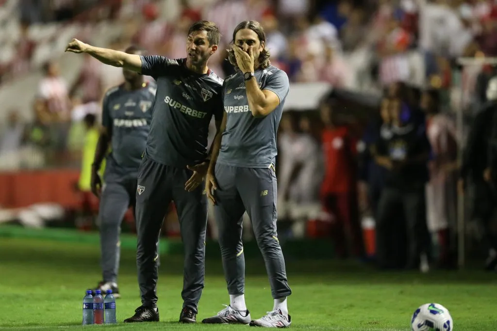 Auxiliar de Zubeldía estará no comando do São Paulo. Foto: Marlon Costa/AGIF