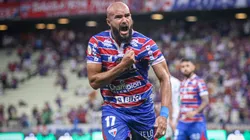 Zé Welison jogador do Fortaleza comemora seu gol durante partida contra o Juventude no estádio Arena Castelão pelo campeonato Brasileiro A 2022.