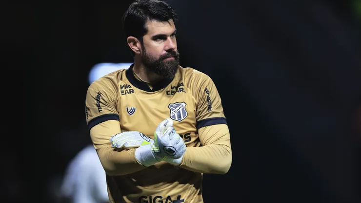 Fernando Miguel, goleiro do Ceara, durante partida contra o Palmeiras no estadio Arena Allianz Parque pelo campeonato Copa Do Brasil 2025. Foto: Ettore Chiereguini/AGIF